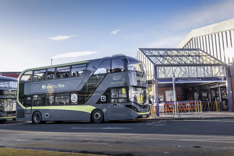  Alexander Dennis Enviro400 City 2016 года  (фото 6 из 12)